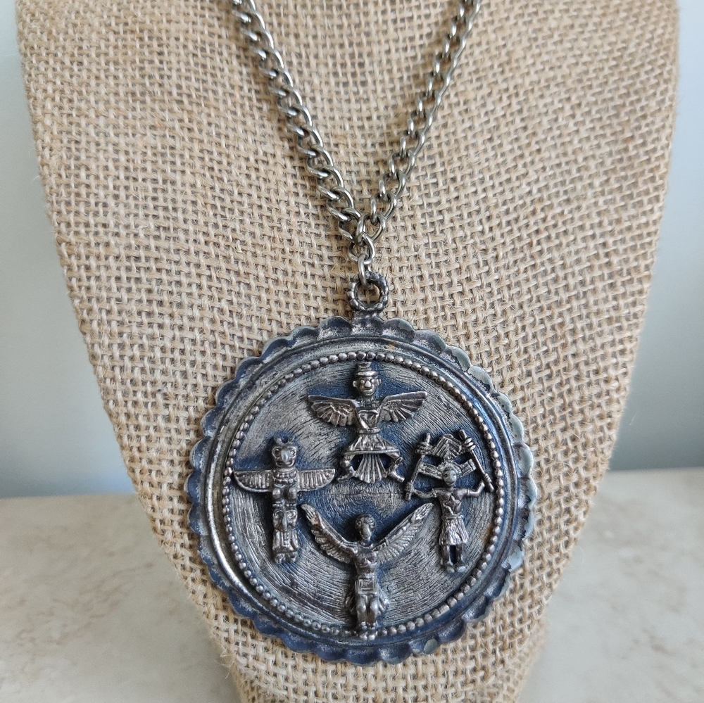 Vintage Native American Totem Pole Silver Metal Medallion Necklace - Picture 2 of 14